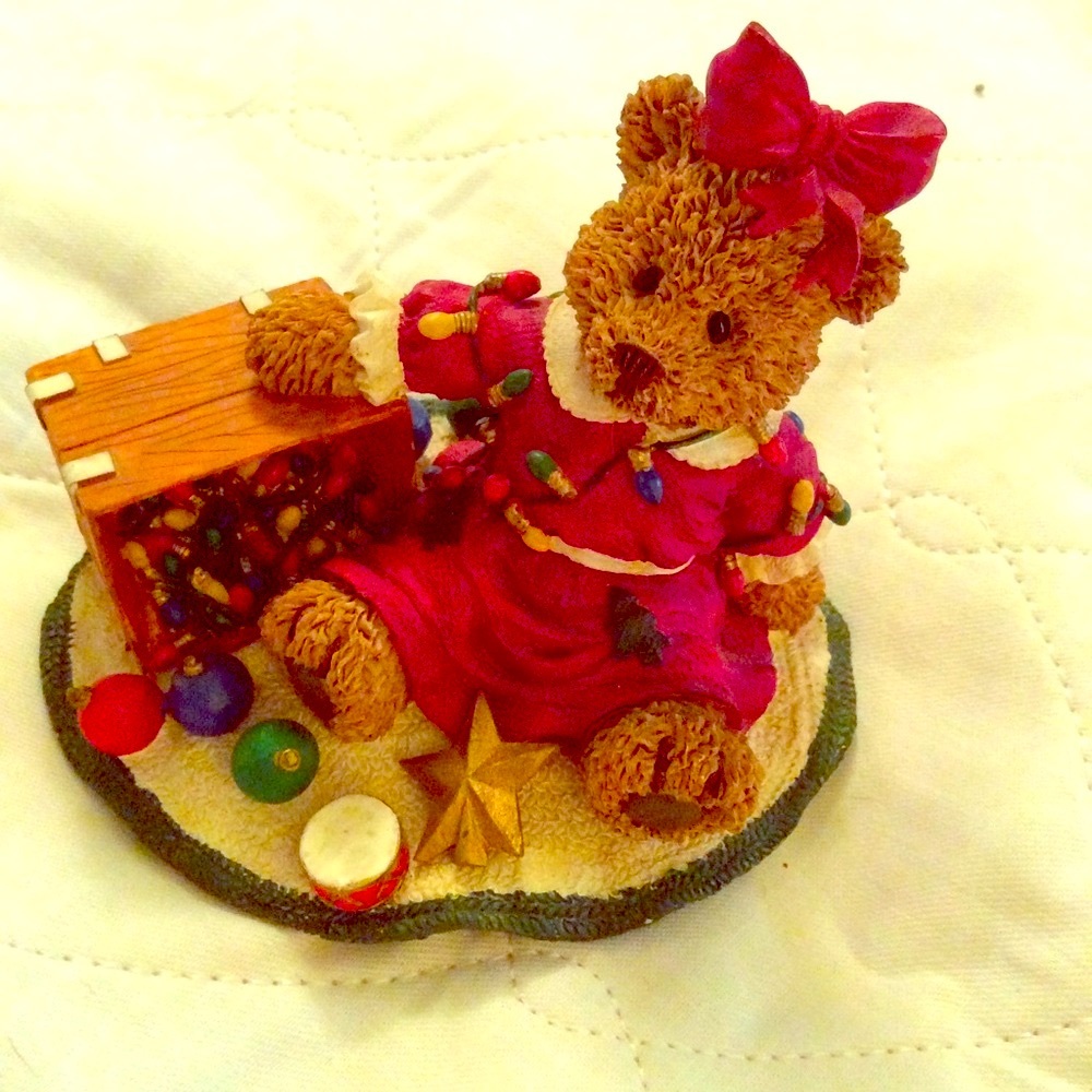 Vintage 1997 Windsor bears Sarah uh oh Christmas Figurine